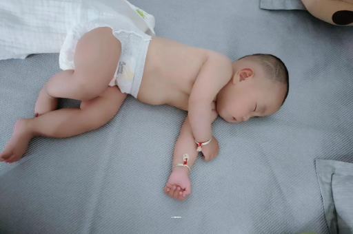 晋江几个月宝宝会抬头